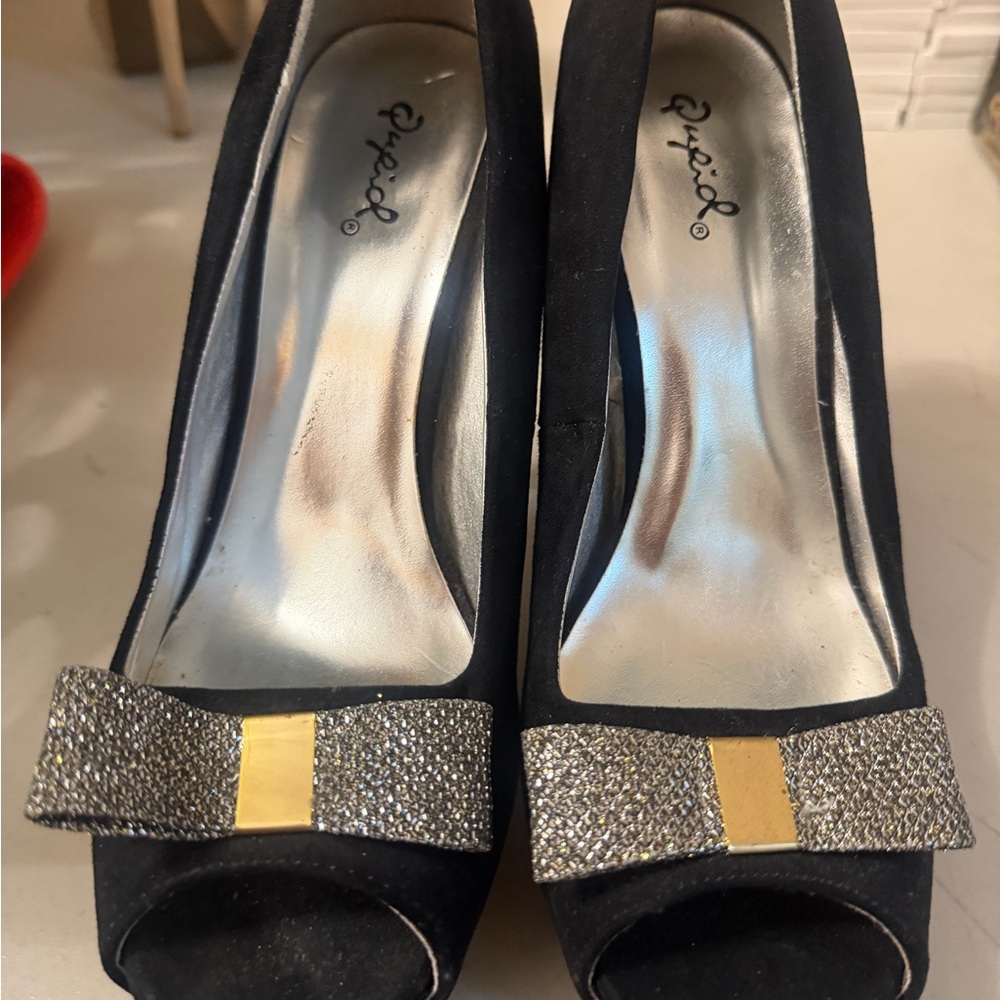 Qupid Black Heels with Glittering Bow